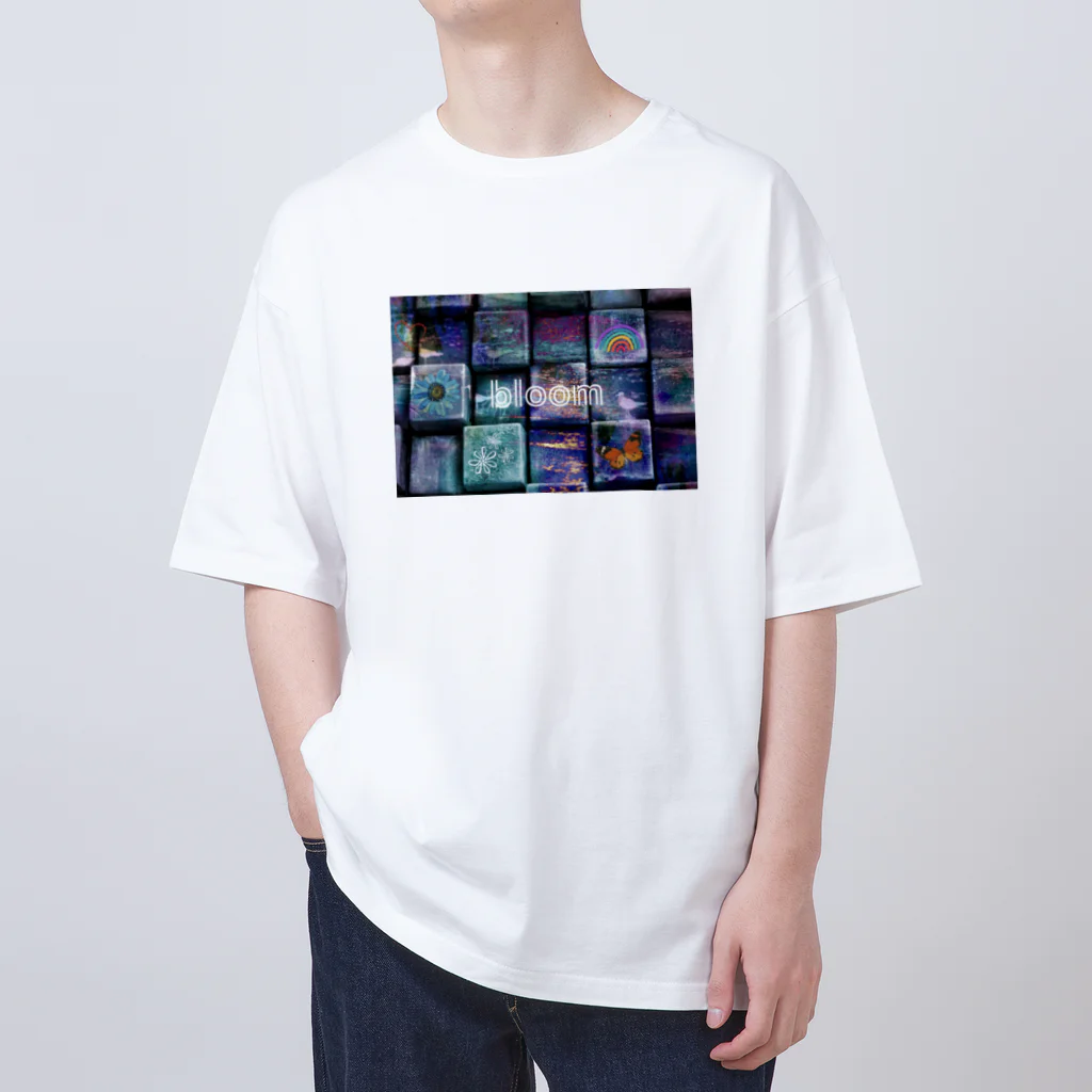 射谷 友里(イテヤ ユリ)のbloom Oversized T-Shirt