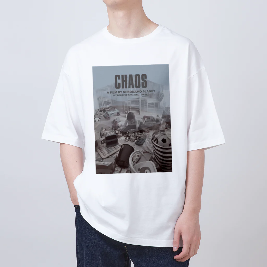 ネコカモプラネットのchaos（白） Oversized T-Shirt
