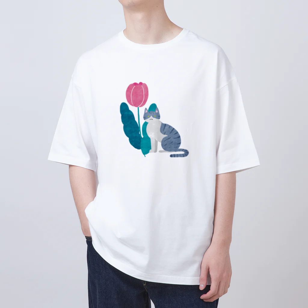 たやまゆうりのハチワレ猫とチューリップ Oversized T-Shirt