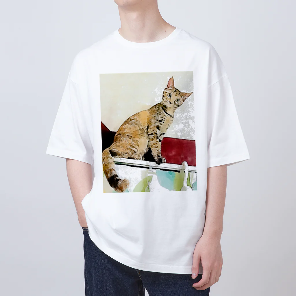 コハクのカーテンレールからニャンコ🐱 Oversized T-Shirt