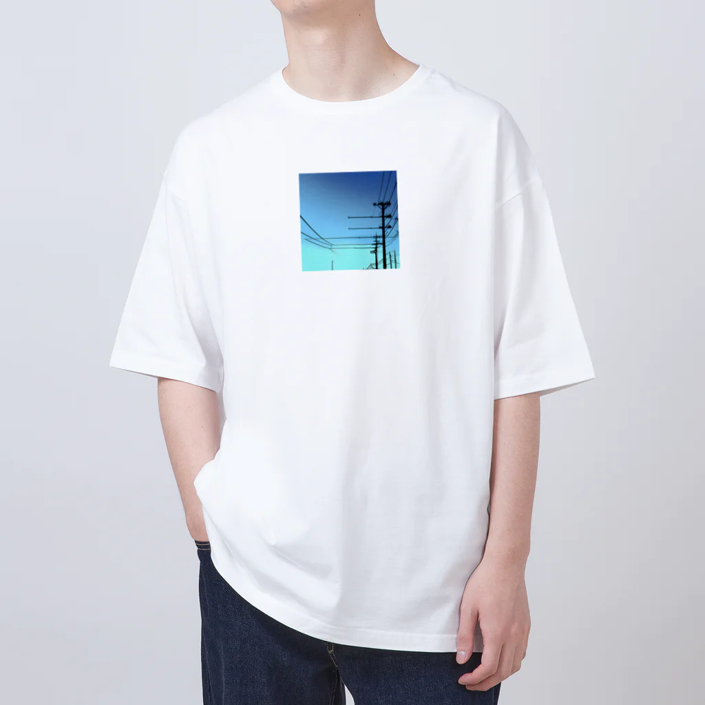 FrostySummitCreationsのUrban Skies Oversized T-Shirt