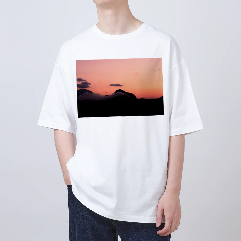 QuirkyRockeyのSUNSET Oversized T-Shirt