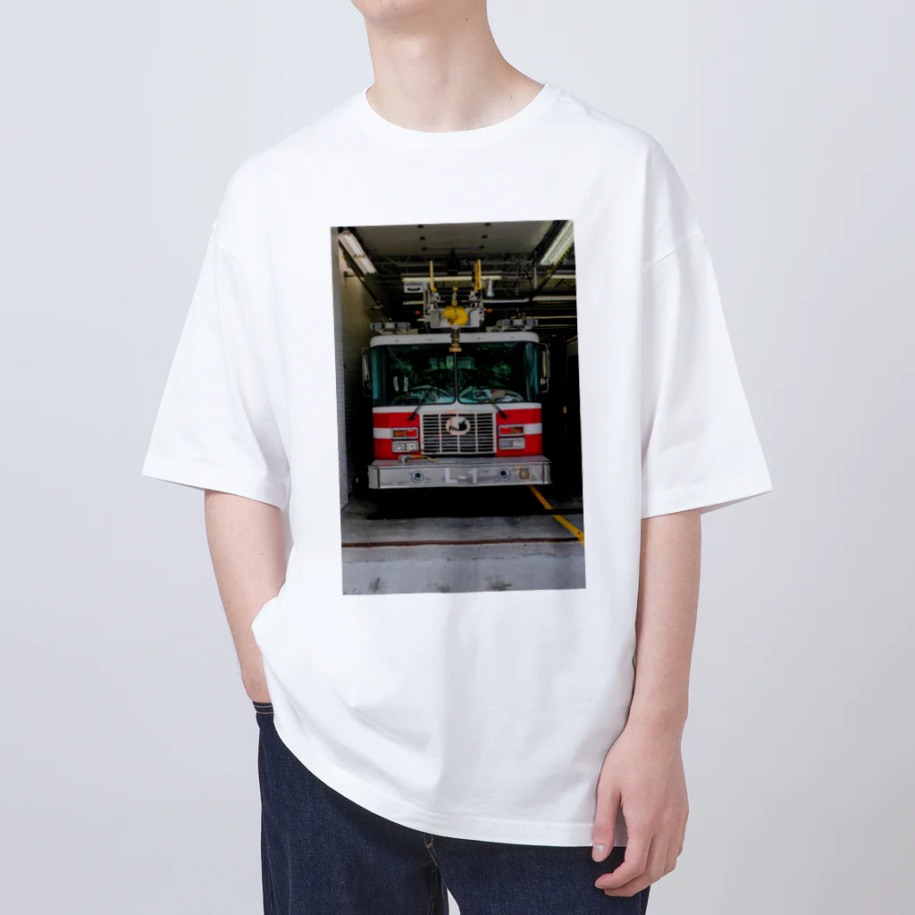 ビッグスマイルライフの消防車 Oversized T-Shirt