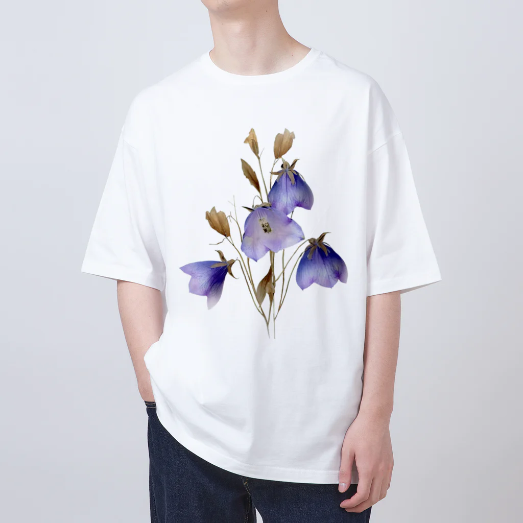 Atelier Petrichor Forestのキキョウ Chinese bellflower Oversized T-Shirt