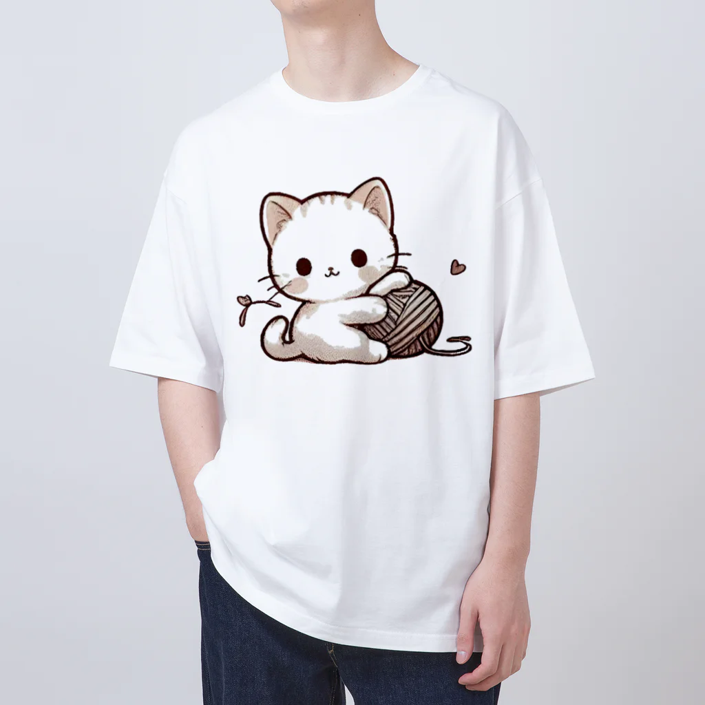 もふもふデザインストアのふわふわ白猫の癒しグッズ Oversized T-Shirt