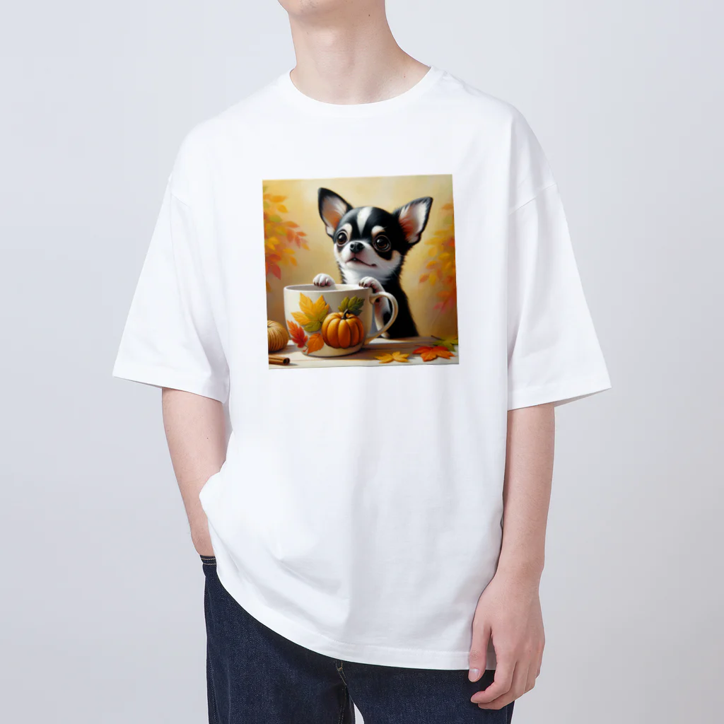 DeenaDeeのAutumn Curiosity: Chihuahua & Mug Magic 秋の好奇心: チワワとマグカップ Oversized T-Shirt