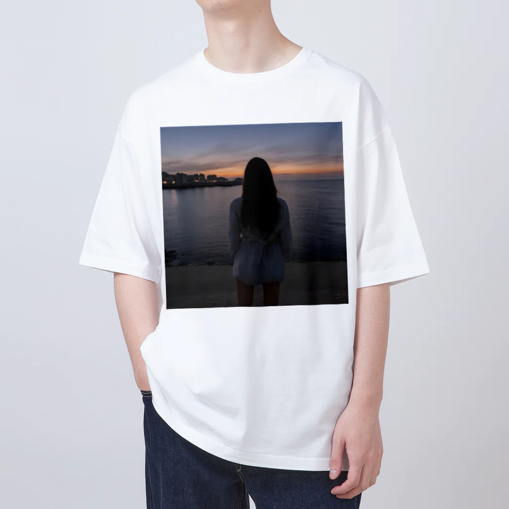 maguromagのクールガール Oversized T-Shirt