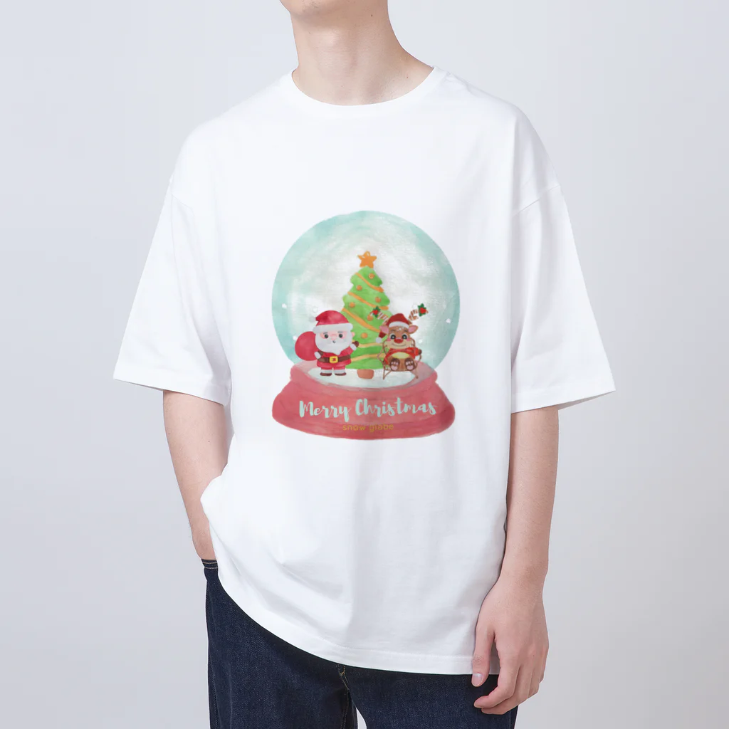 GLOBEのトナカイとサンタクロースのクリスマススノードーム Oversized T-Shirt