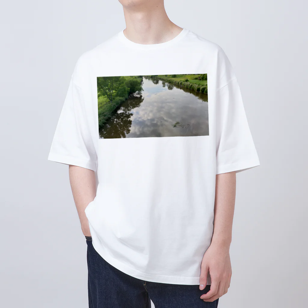 日常をのぞき見してみるの川面 夏の風景 Oversized T-Shirt