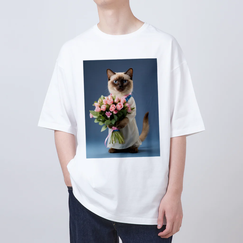 kuronyansuzuの花束を持っているシャム猫ちゃん オーバーサイズTシャツ