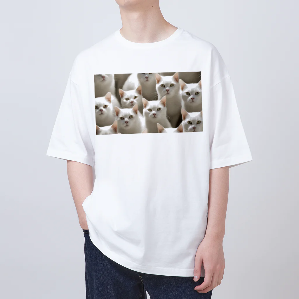 kiryu-mai創造設計の白猫ぎっしり Oversized T-Shirt
