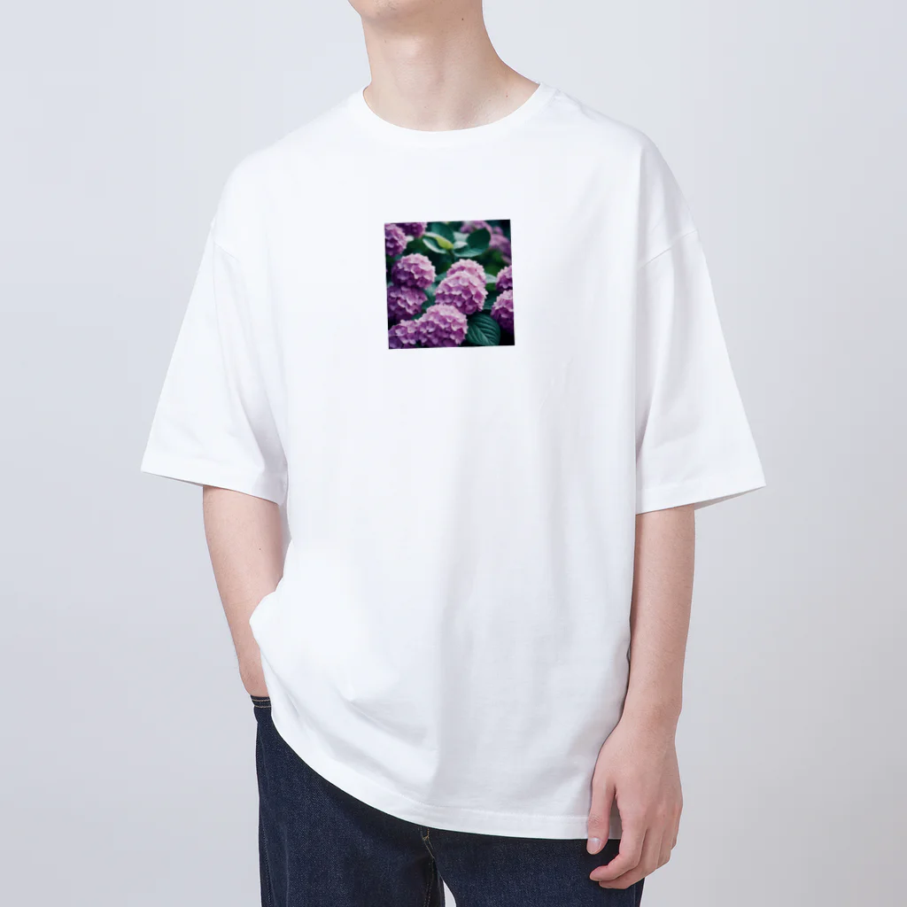 neat55のアジサイの球状の花房 Oversized T-Shirt