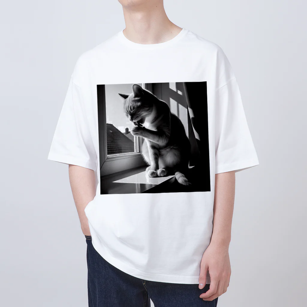 猫は癒やしの毛づくろい猫 Oversized T-Shirt