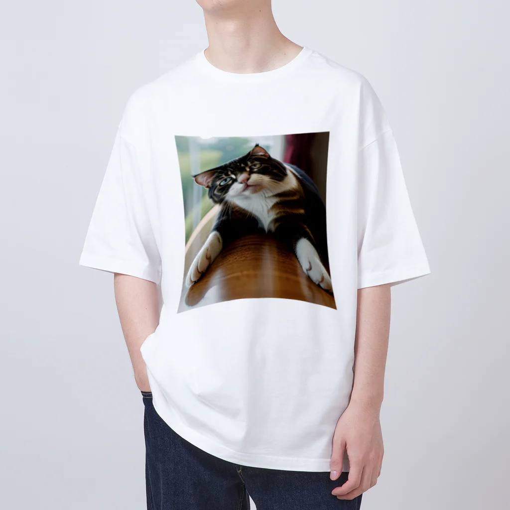 【公式】コンプレックス屋さんのデブが着る前から伸びている：猫ver Oversized T-Shirt