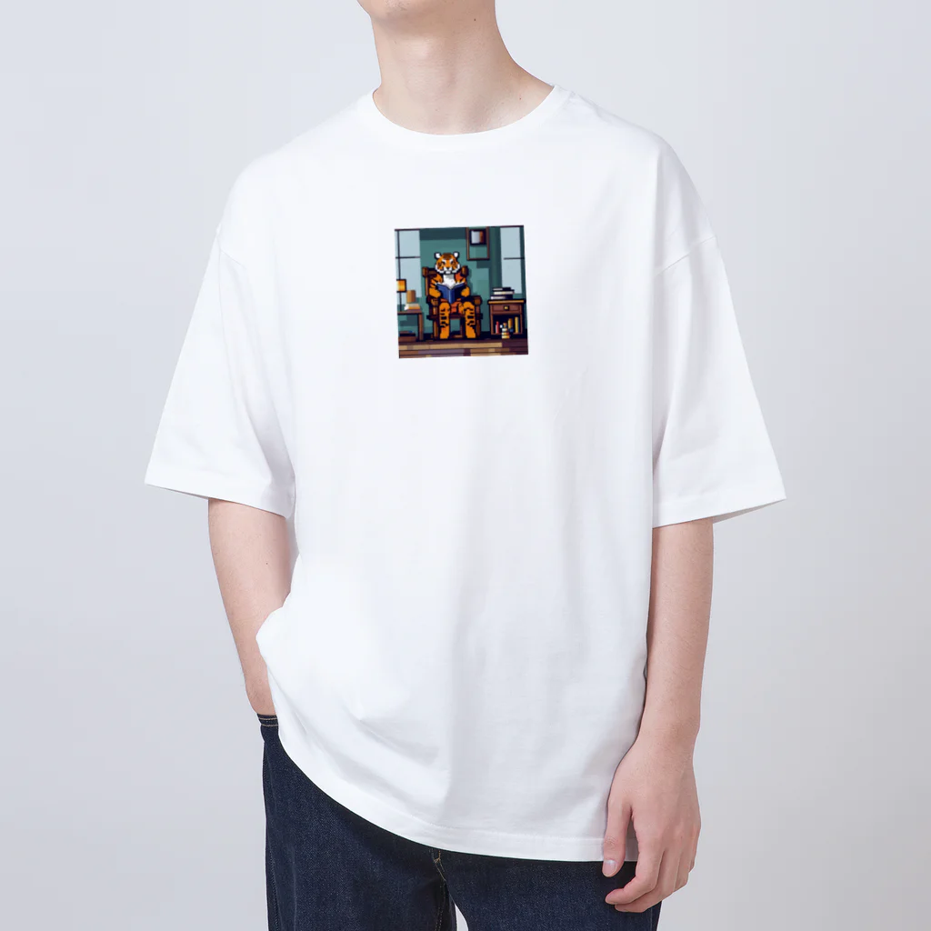 クロスクリエイティブの本を読んでいるトラ Oversized T-Shirt