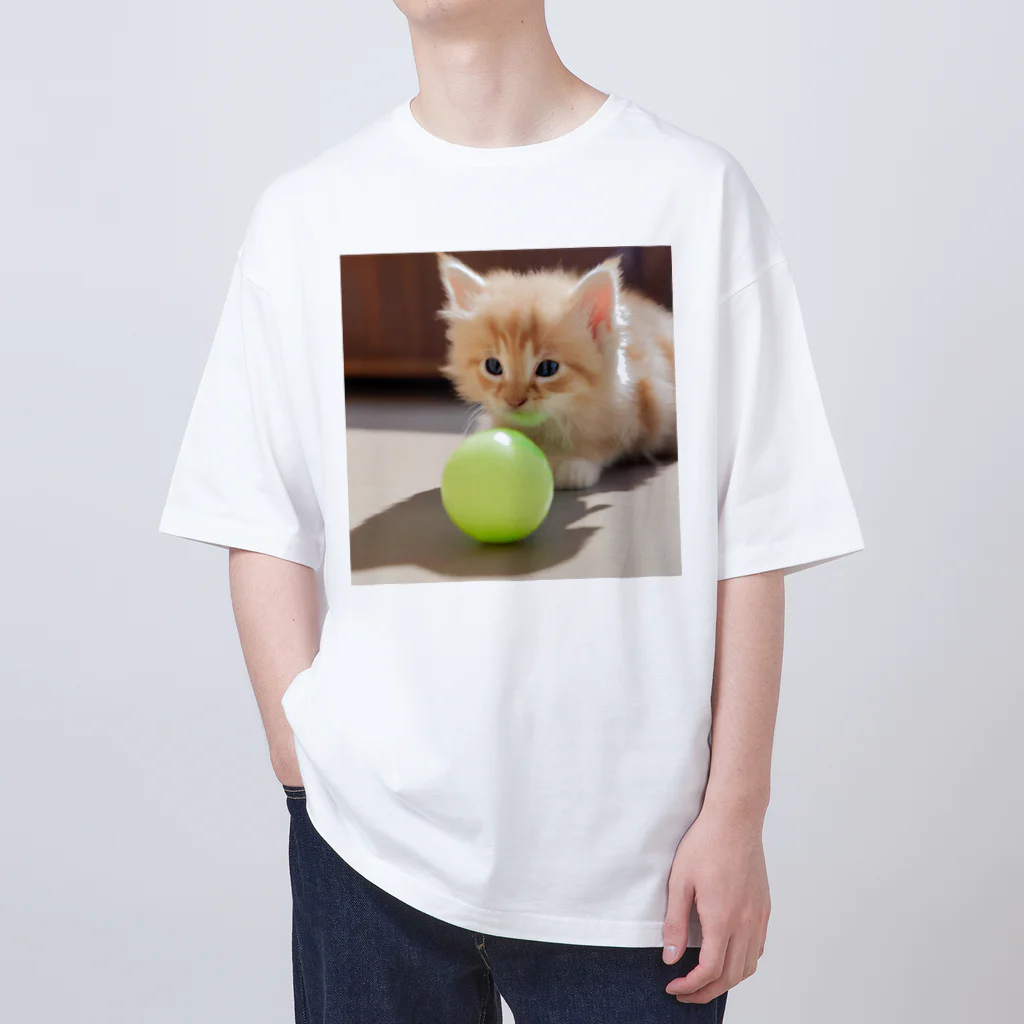 SkyBlueのもふもふな子猫 Oversized T-Shirt