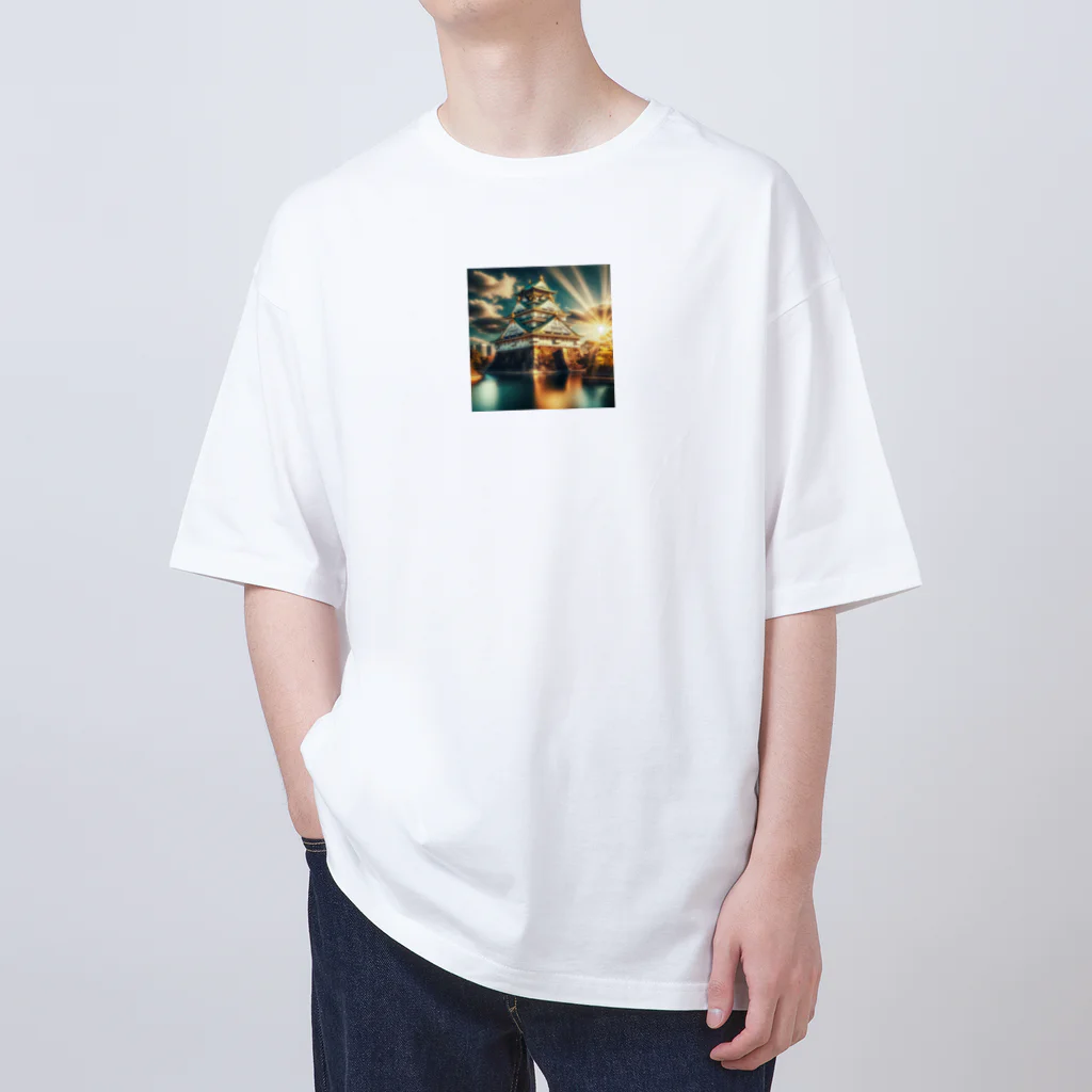 戦国時代マニアの日の光を受けて輝く大阪城 Oversized T-Shirt