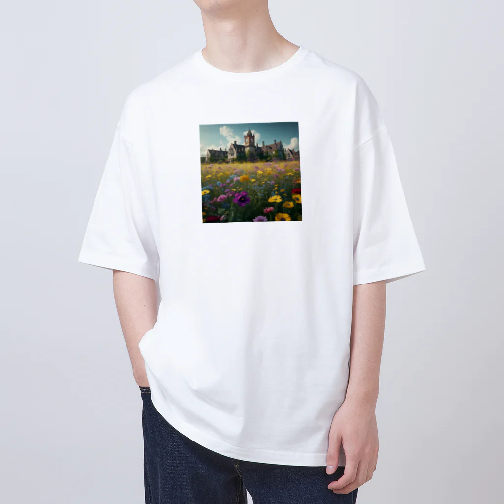 ハピネスの廃墟と花 Oversized T-Shirt