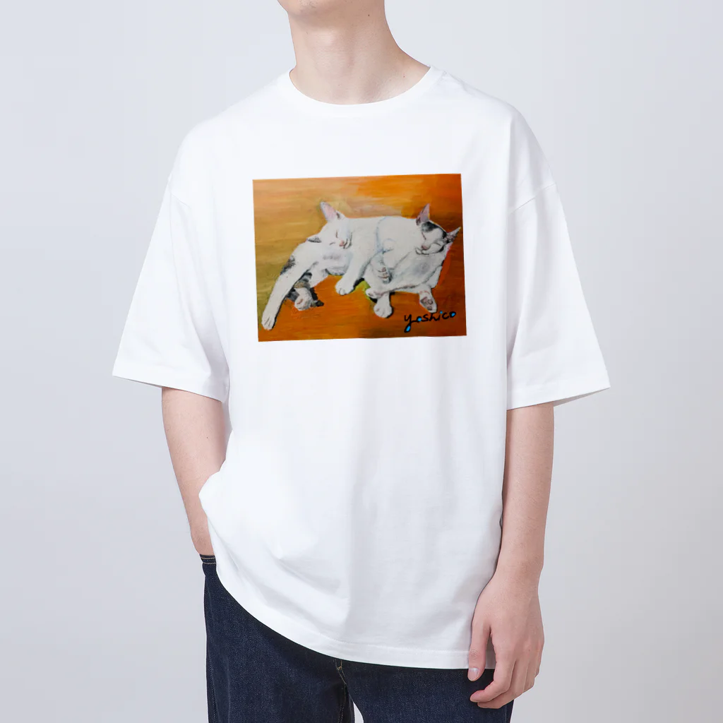 Yoshico-1655の幸せな夢をみる仔猫たち・油絵 オーバーサイズTシャツ