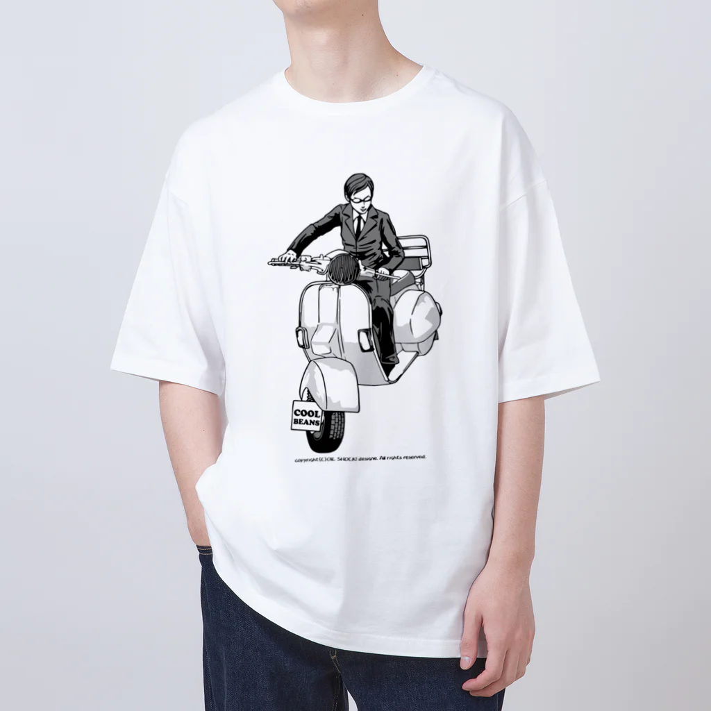 ファンシーTシャツ屋のクラシックスクーターに乗る男性 Oversized T-Shirt