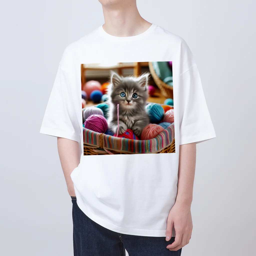 IloveCatの毛糸で遊ぶ子猫の可愛らしい姿 オーバーサイズTシャツ