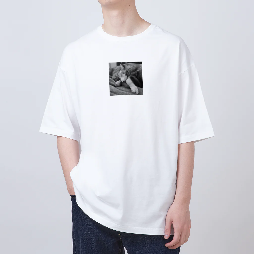 chocomegane0228のモノクロ猫 Oversized T-Shirt