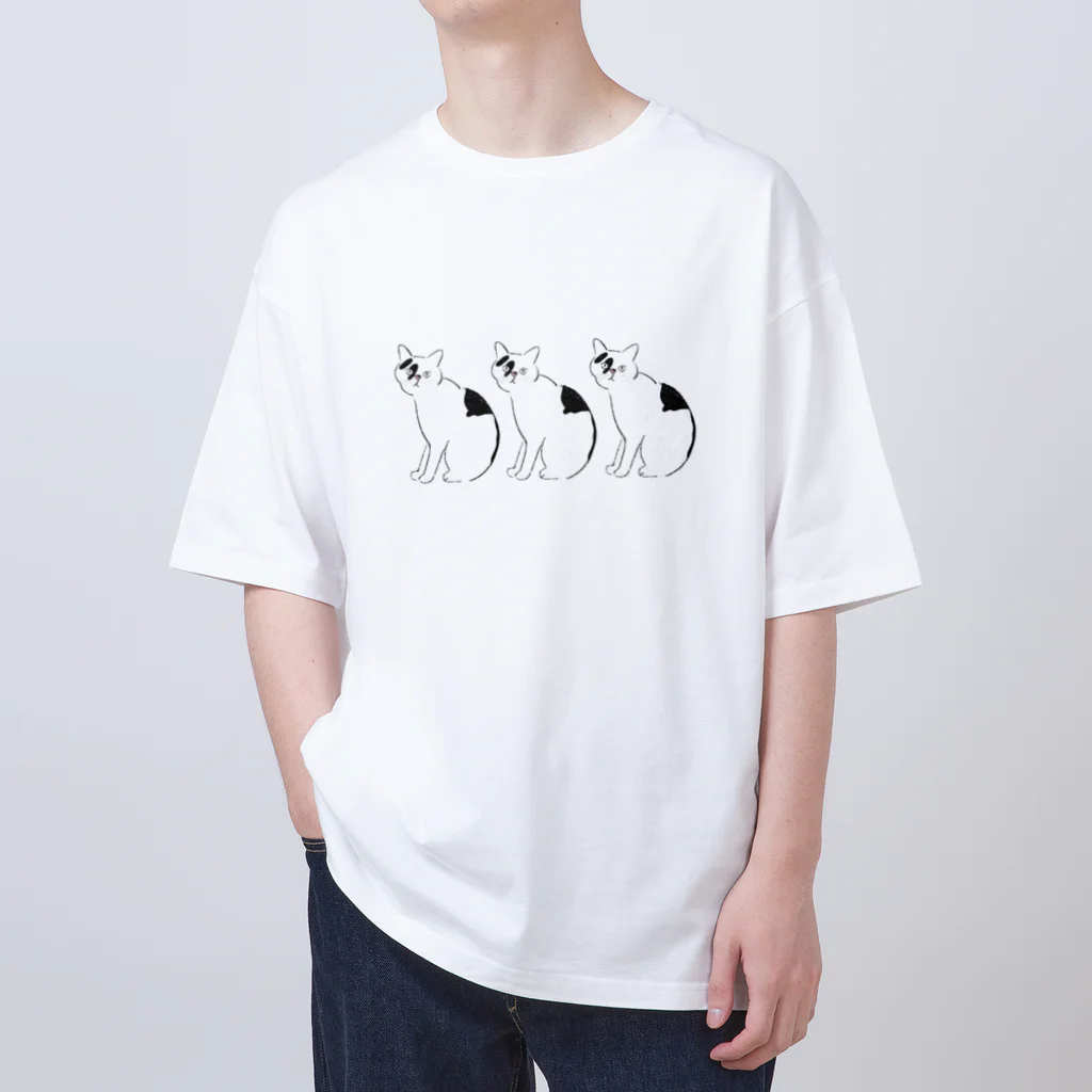 ネコノートショップ（neco-note shop）のボス（犬猫生活） オーバーサイズTシャツ