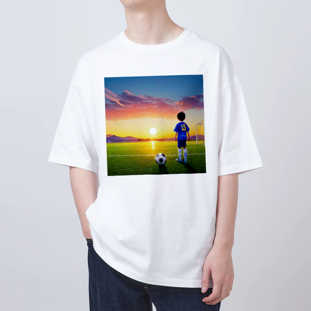 musashiyaの夕日とサッカー少年 オーバーサイズTシャツ