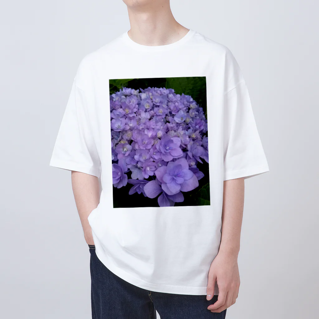 yurisacinの紫陽花（紫） オーバーサイズTシャツ