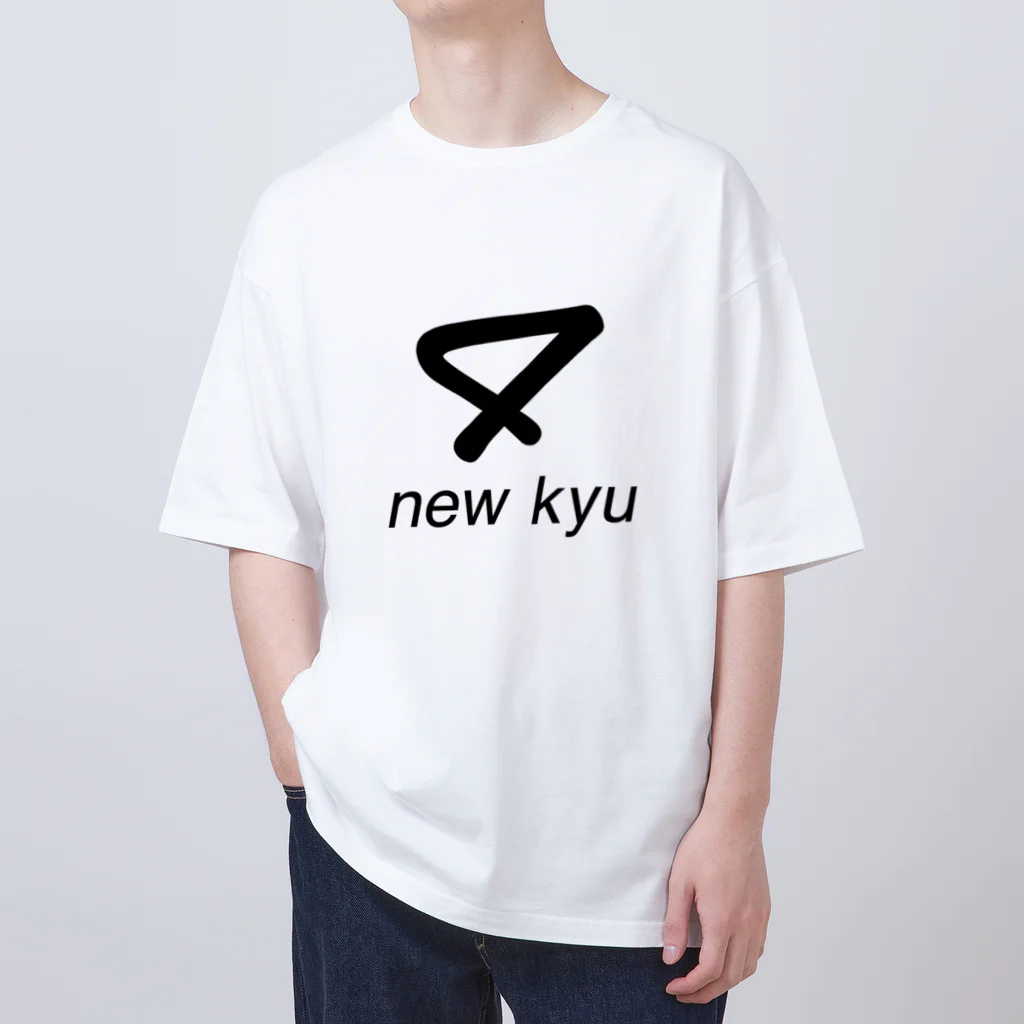 new kyuのnew kyu ロゴ Oversized T-Shirt