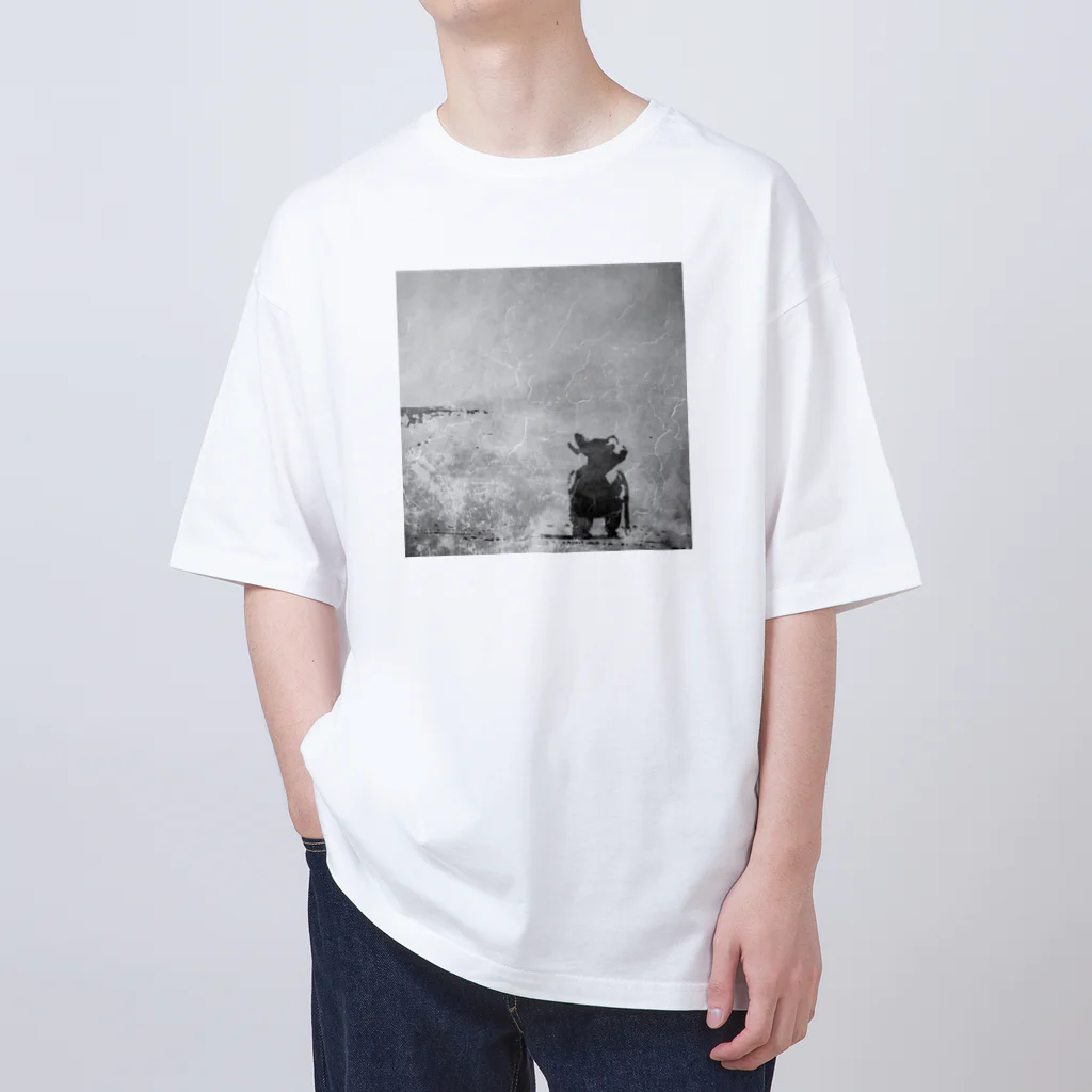 D7C7DC?B1の海辺を散歩するチワワ Oversized T-Shirt