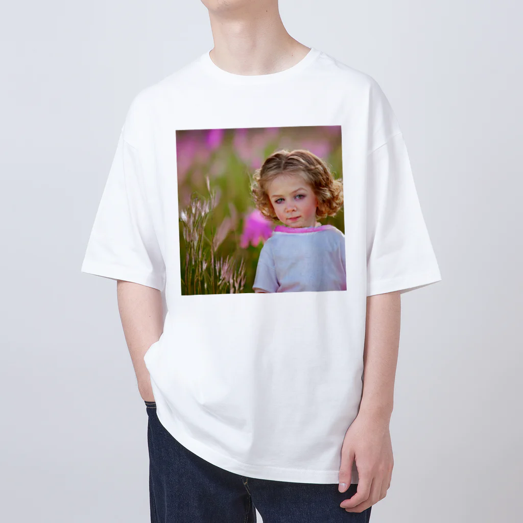 Natural Eleganceの天使のような少年 オーバーサイズTシャツ