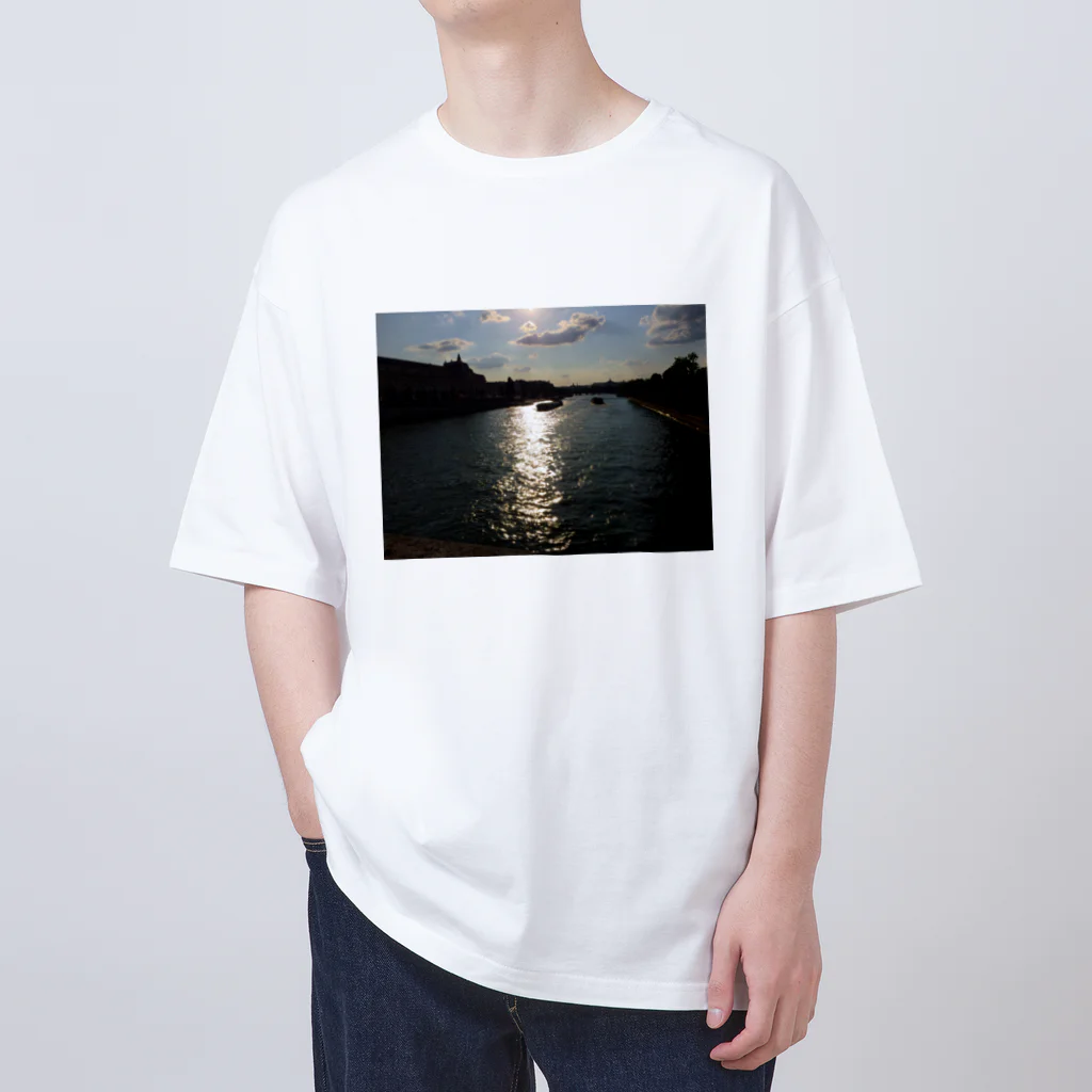 nightwalkerのパリのセーヌ川 Oversized T-Shirt