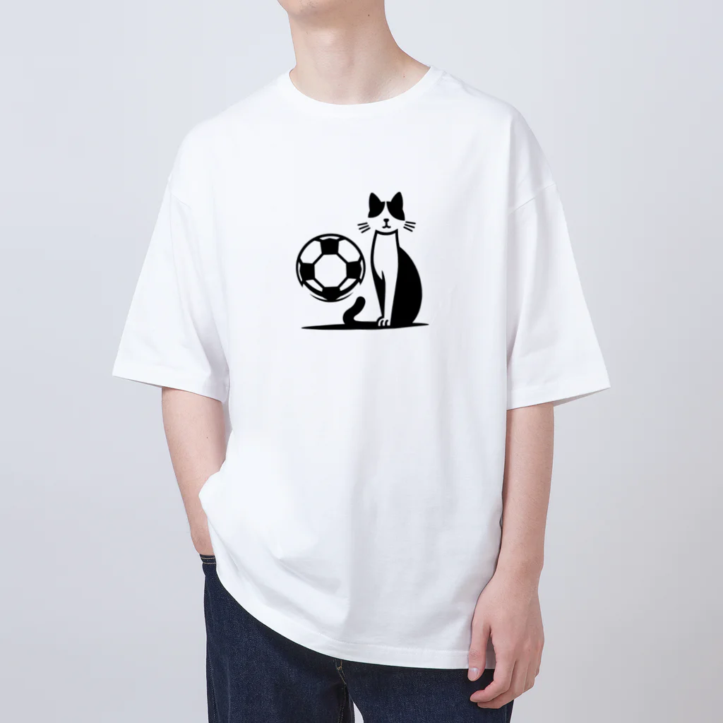 ボールボーイのシンプルな猫とサッカーボール オーバーサイズTシャツ