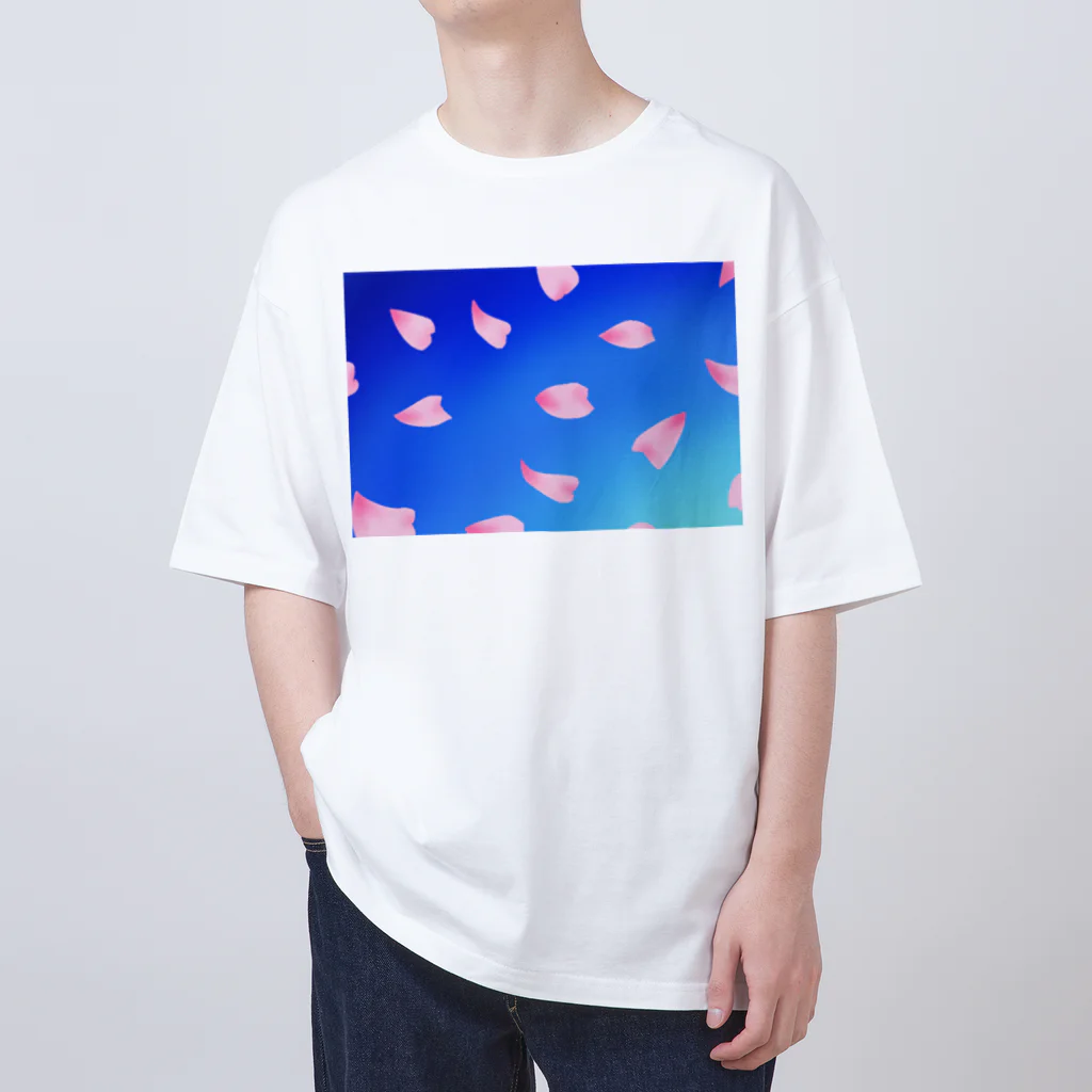 Lily bird（リリーバード）の花びらの舞う青空 Oversized T-Shirt