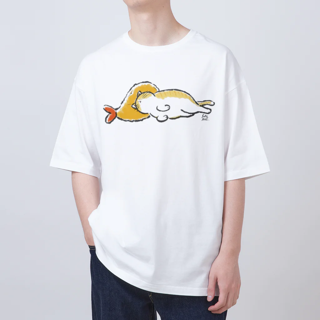 サトウノリコ*のピスピスゆーて寝るネコ【茶白】 Oversized T-Shirt