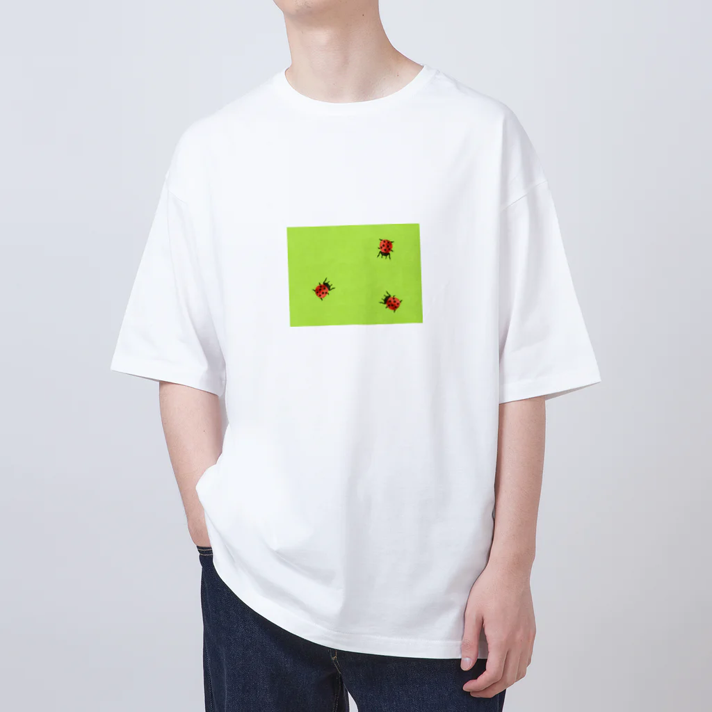 ホームタウンスター　Hometown Star のテントウムシ3匹（切り絵）　Three Ladybirds (Paper Cutout) Oversized T-Shirt