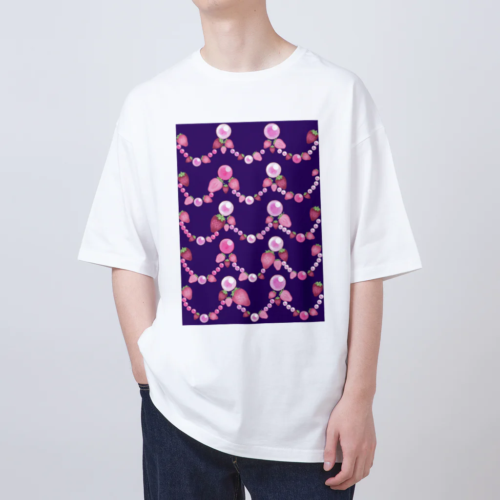 プリズモリイの箱のいちごと水晶玉のふんわり紫魔法 Oversized T-Shirt