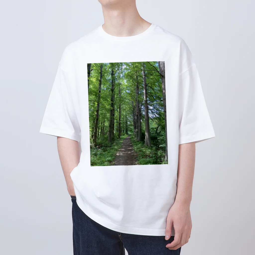 よだれ堂の緑の散歩道 Oversized T-Shirt