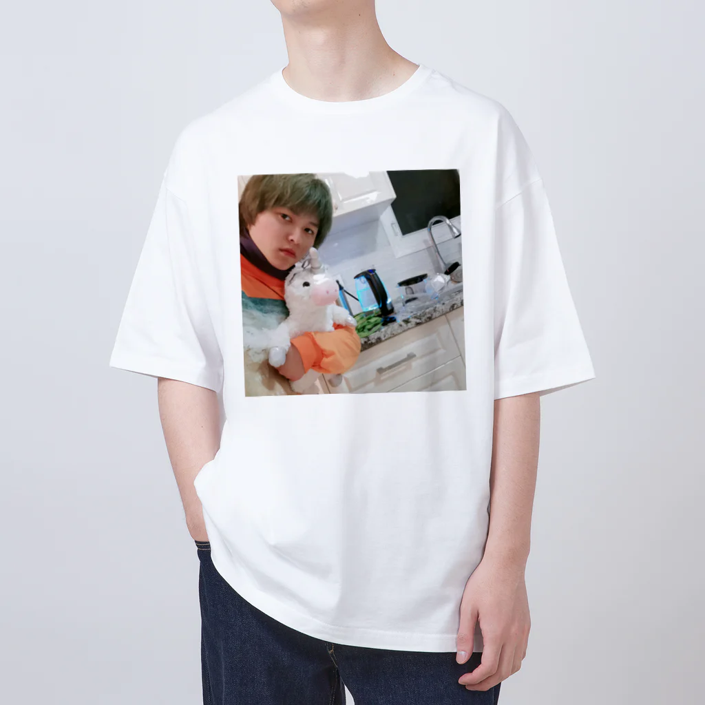 ふるあけの冷たくなったユニコーンの湯たんぽとお湯を沸かしているケトルとの自撮り Oversized T-Shirt