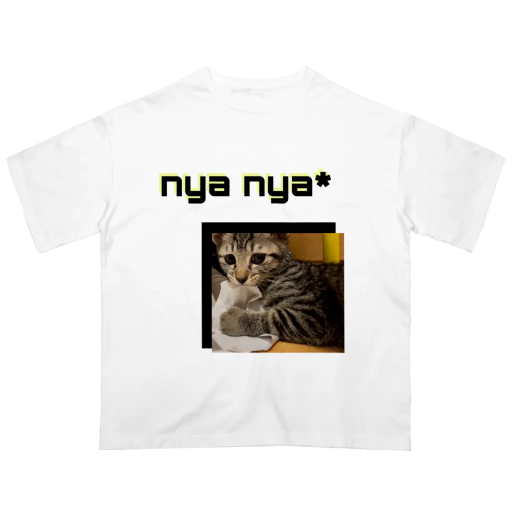 nya nya*のキジトラ　紙袋遊び オーバーサイズTシャツ