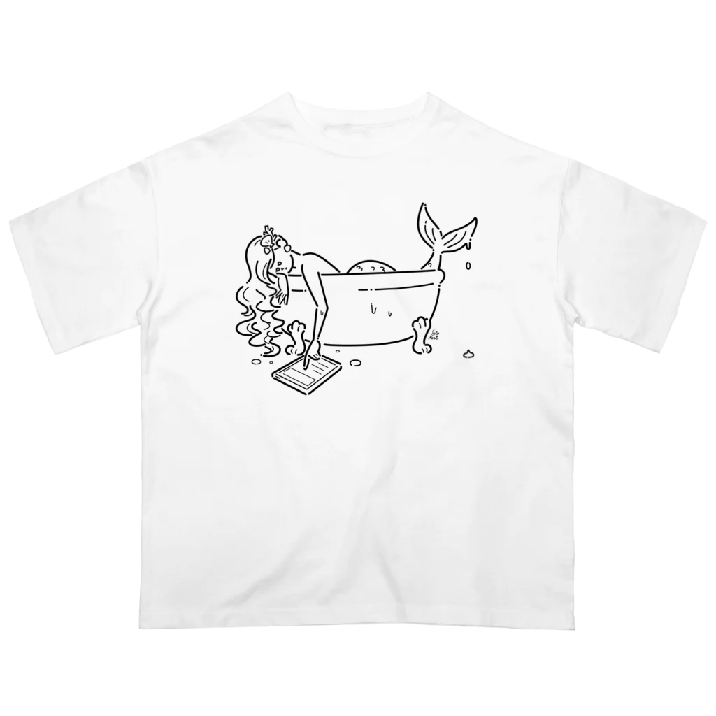 サトウノリコ*の浴室でタブレットを使う人魚【くろ】 オーバーサイズTシャツ