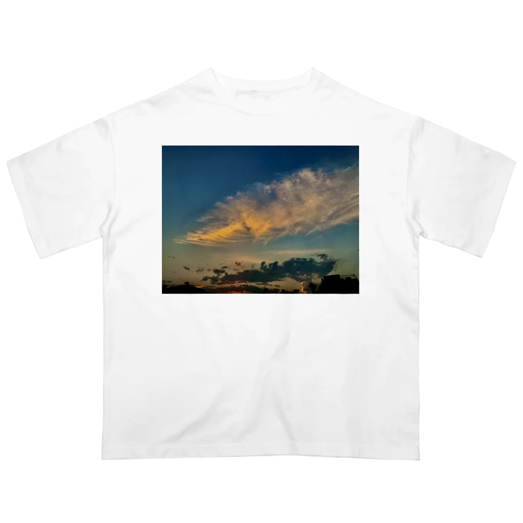 バイポーラーショップの梅雨明けと夏空の始まり Oversized T-Shirt