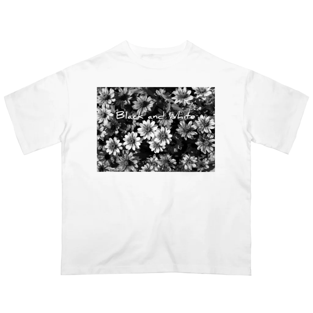 FILM CANERA FANのモノクロームの花 オーバーサイズTシャツ