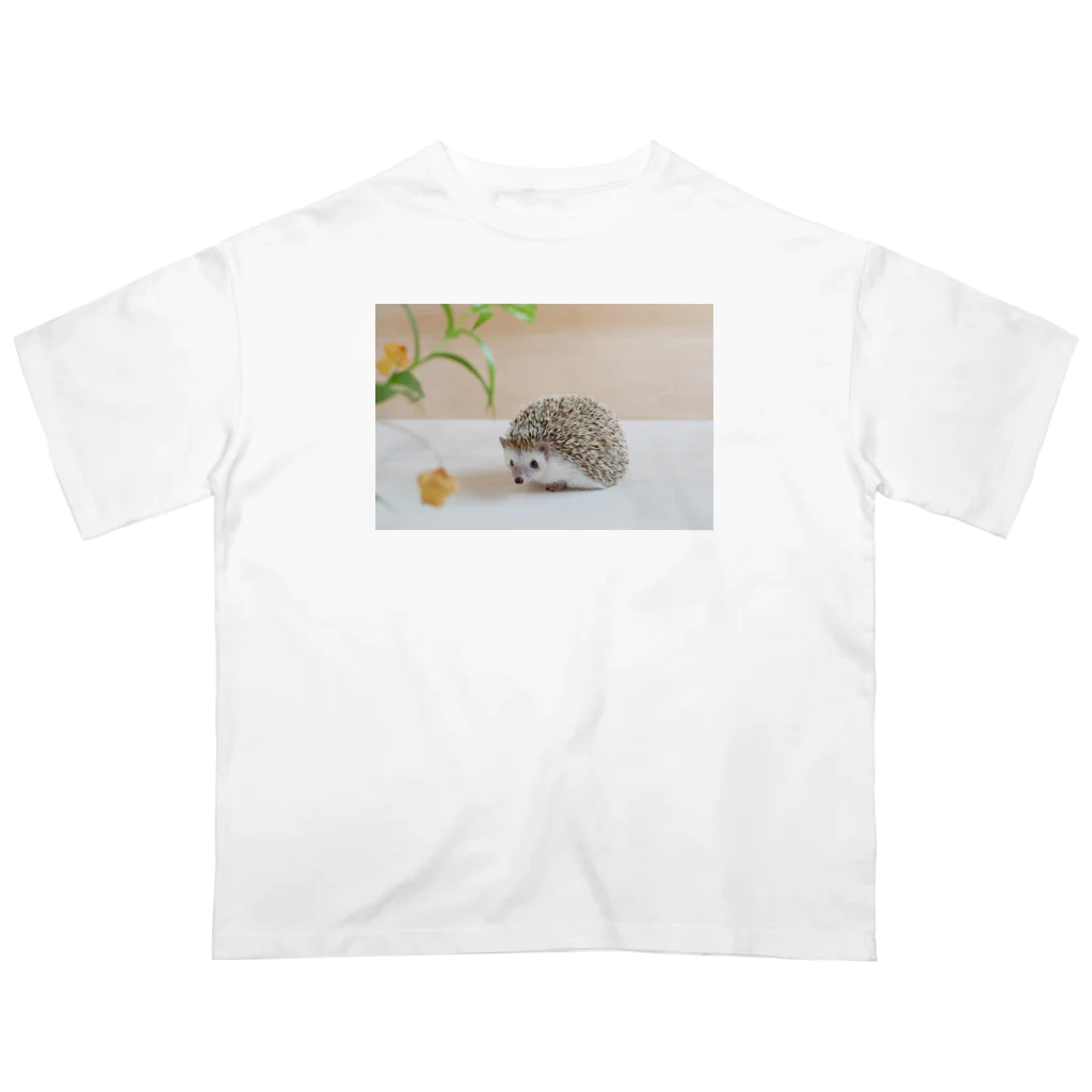 むぎこむ工房の上目遣いのハリネズミ Oversized T-Shirt