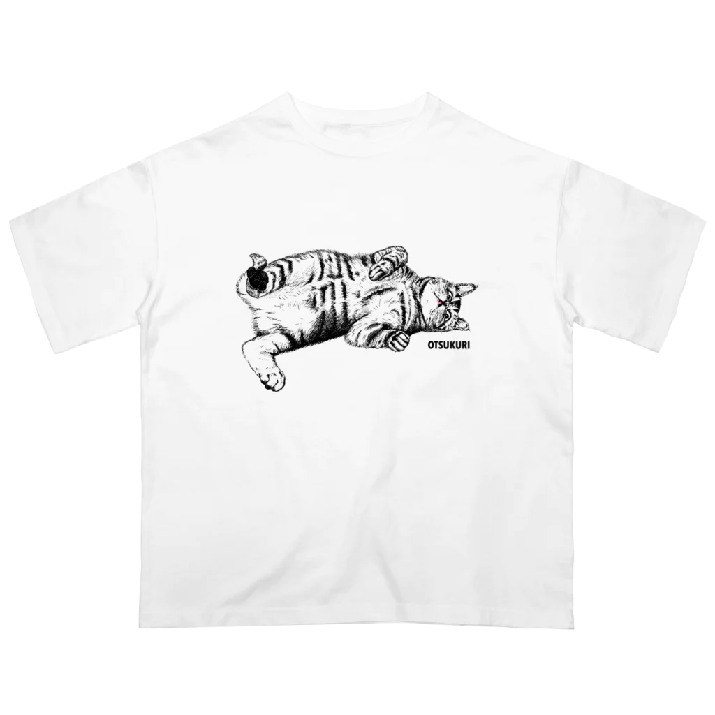 OTSUKURI  ＜SUZURI店＞のいとこの猫・餃子 Oversized T-Shirt