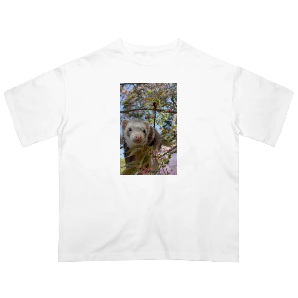 yuzutamaの桜の下で、フェレットと。 オーバーサイズTシャツ
