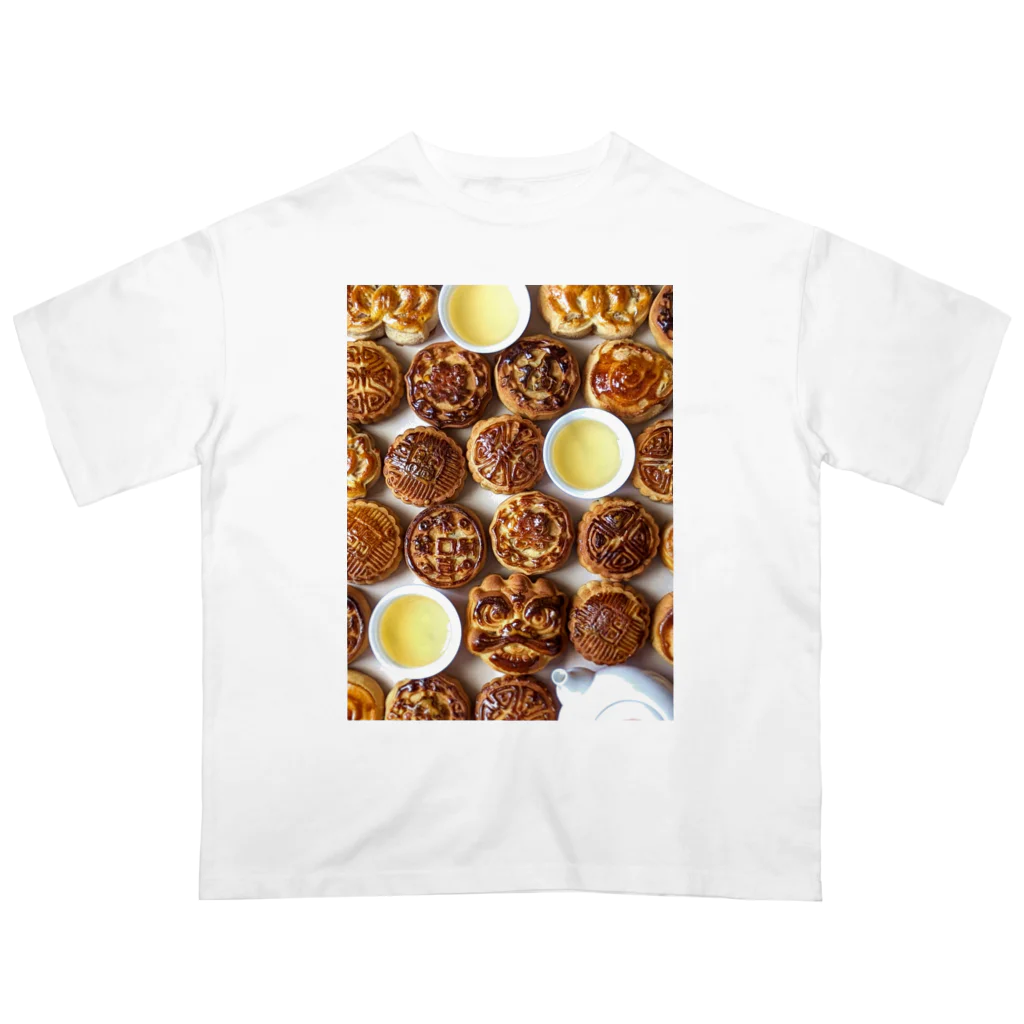 世界お菓子ばなしの月餅がいっぱい オーバーサイズTシャツ