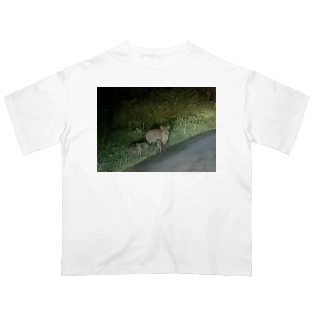 どびんの野生の猪の親子 オーバーサイズTシャツ