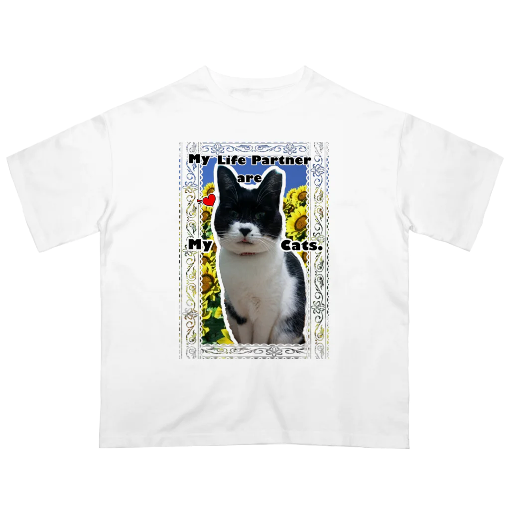 あしたのひまわりの目力たっぷりの白黒猫モンドちゃん オーバーサイズTシャツ